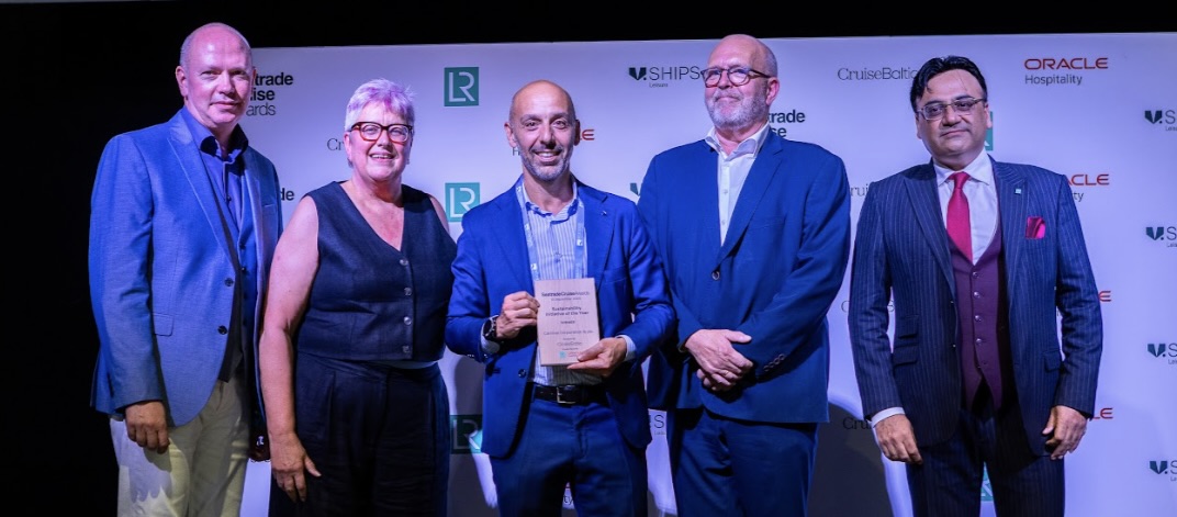 A group of individuals accepting the LLO Award.